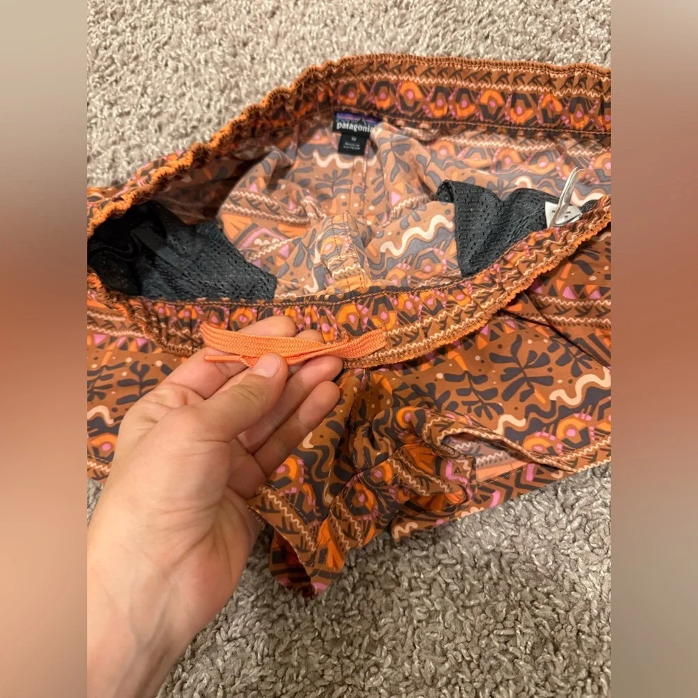 Patagonia Women’s Barely Baggies Shorts Aztec Print , size M - Picture 5 of 10